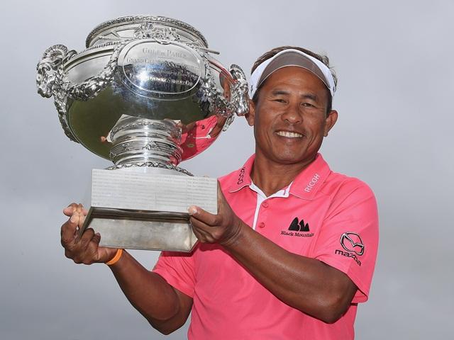 Thongchai Jaidee with the Open de France trophy